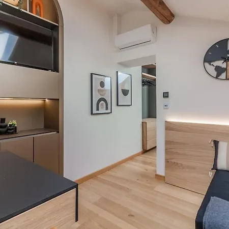 Casa Magenta * كومو